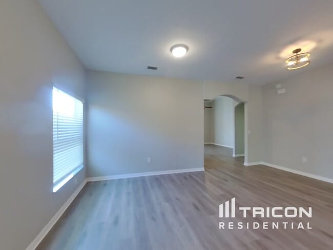 Building Photo - 3921 Langdrum Dr