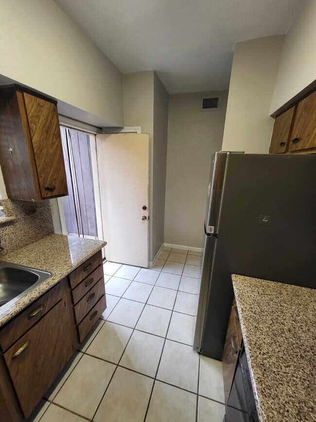 Building Photo - 3130 Walnut Bend Ln