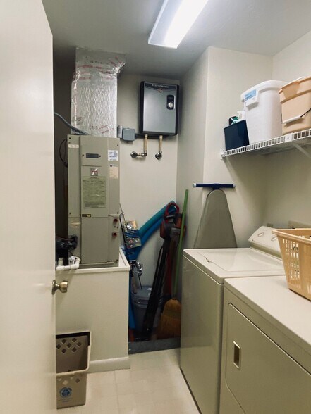 Building Photo - 4727 Winslow Beacon