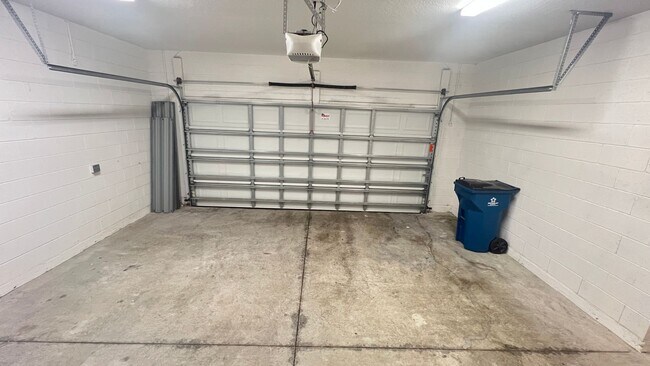 Building Photo - Beautiful 3 Bedroom, 2 Bathroom Home in Palm Bay!!