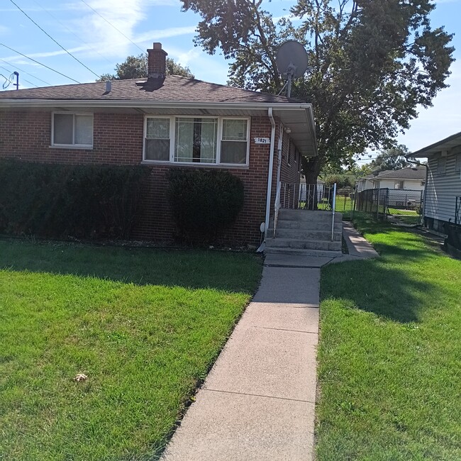 Building Photo - 1821 W 19th Ave