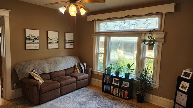 Building Photo - 1410 Breda Ave