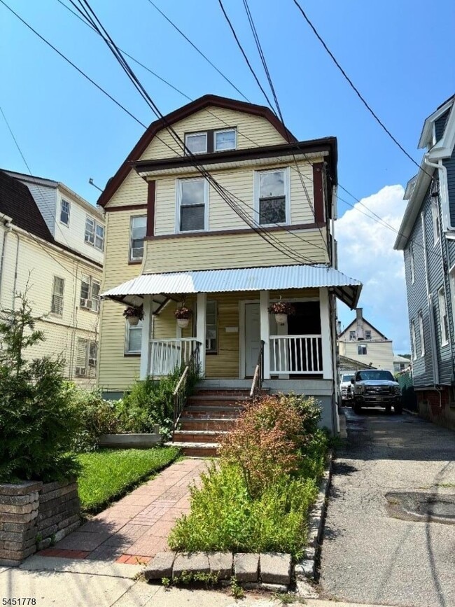 Building Photo - 357 High St