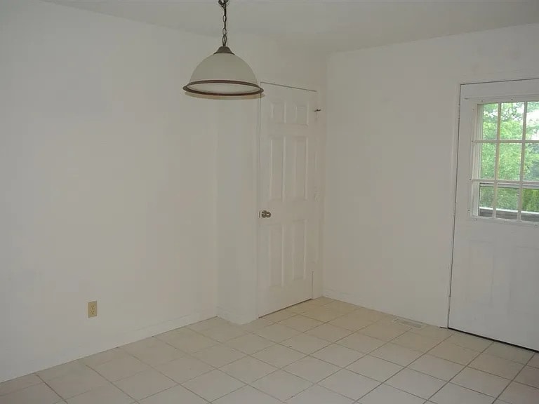 Building Photo - 905 Crestview Ln