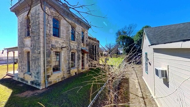 Building Photo - 160 S Fredericksburg St