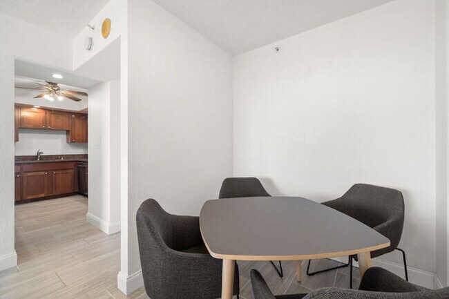 Building Photo - Charming 2-Bedroom, 1-Bathroom Fully Furnished Condo in the Heart of Downtown St. Petersburg!