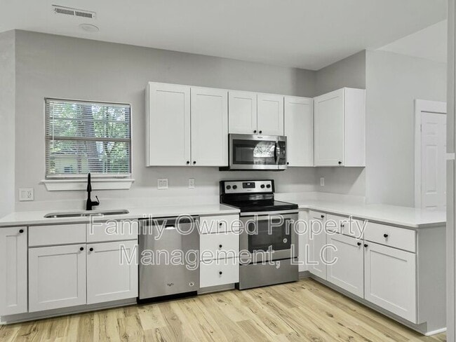 Building Photo - 105 Mallory Dr