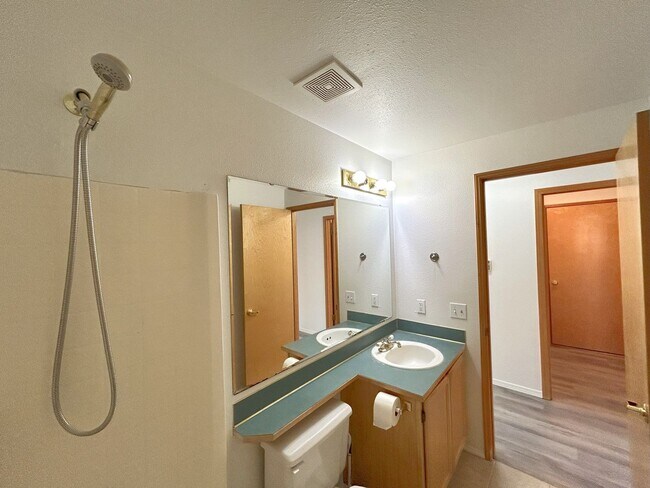 Building Photo - 3 bedroom Rambler in Browns point