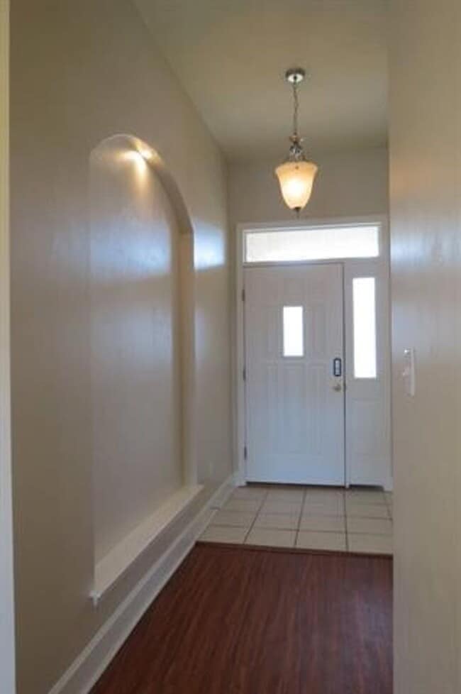 Building Photo - Charming Hampton Creek Home