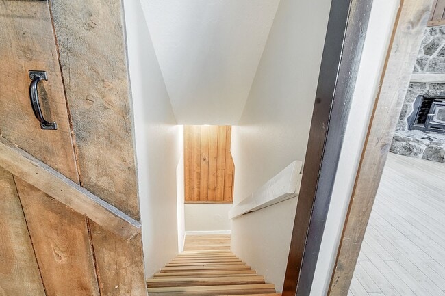 Building Photo - Cabin in the woods!  Fenced Yard!  Year le...
