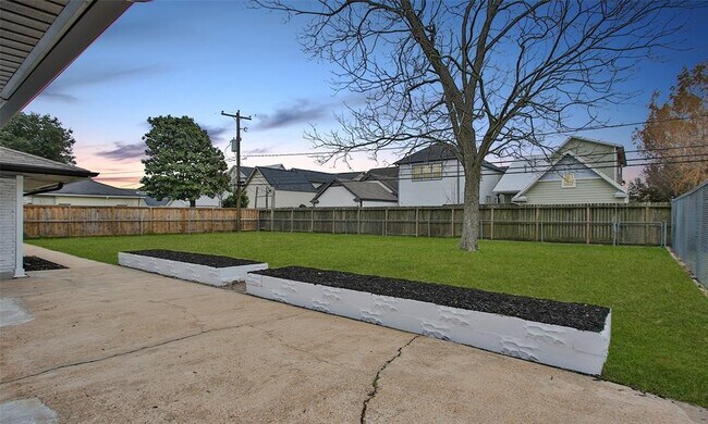 Building Photo - 8741 Blankenship Dr