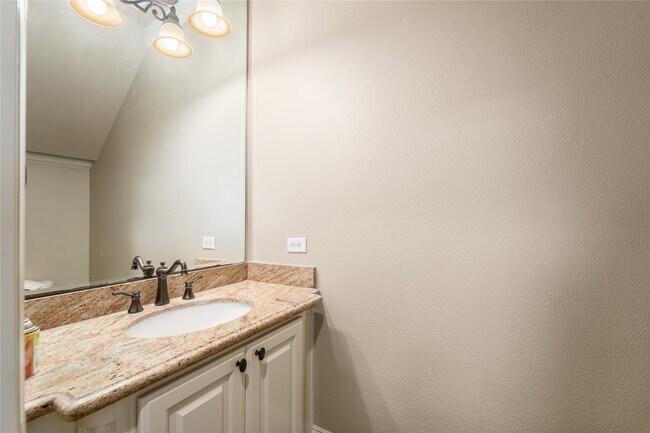 Building Photo - 4222 Stonebrook Ln