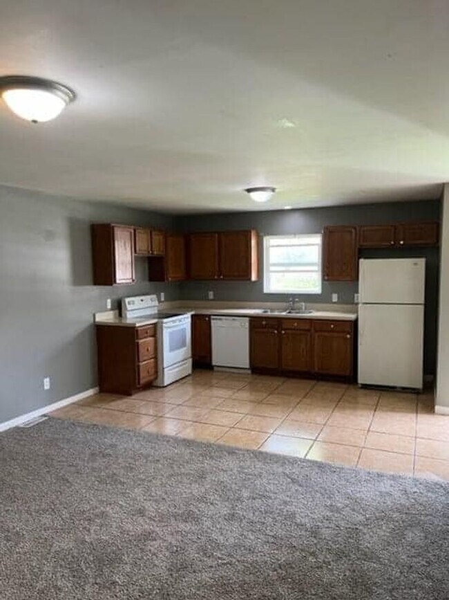 Building Photo - 1715 S Linwood Ave