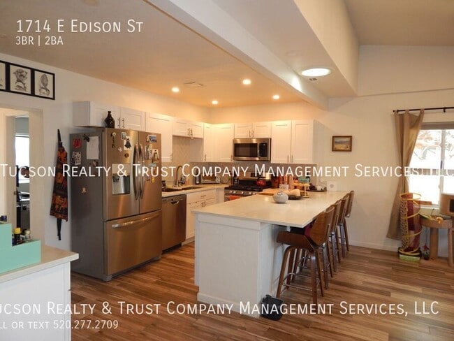 Building Photo - 1714 E Edison St