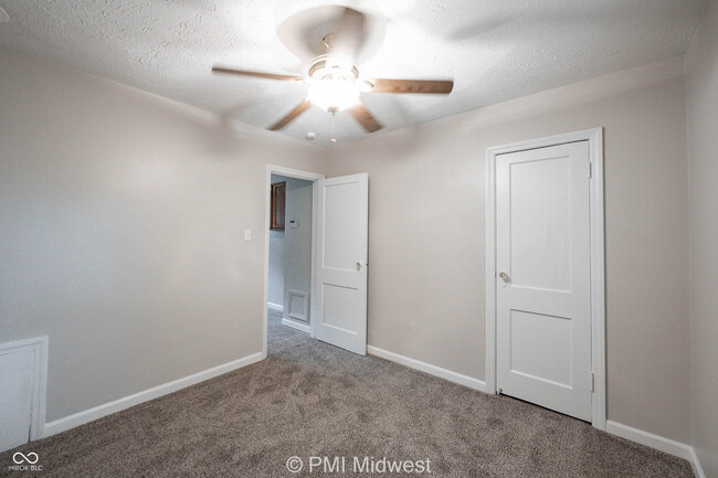 Building Photo - 1615 E Southport Rd