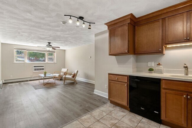 Building Photo - 1105 Lexington St