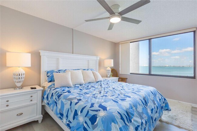 Building Photo - 5729 Del Sol Blvd