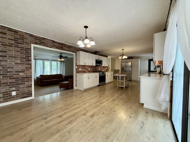 Building Photo - 295 Dogwood