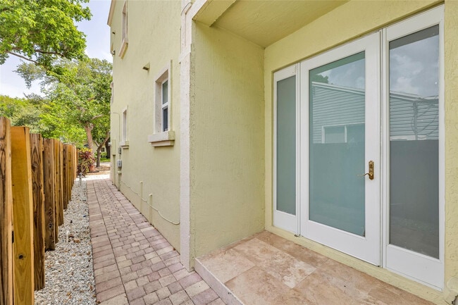 Building Photo - 416 SW 11th St