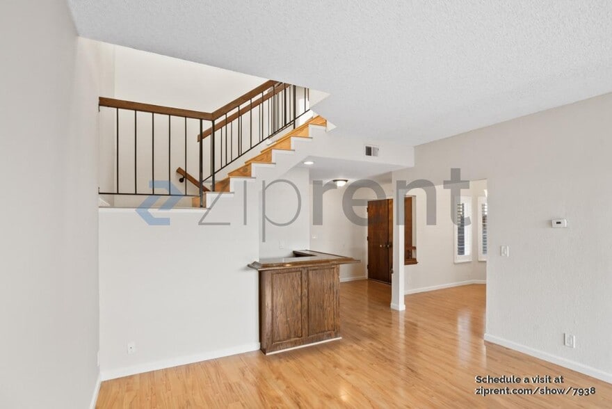 Building Photo - Unit