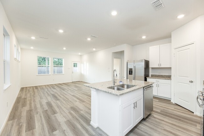 Building Photo - 1818 Whispering River Dr