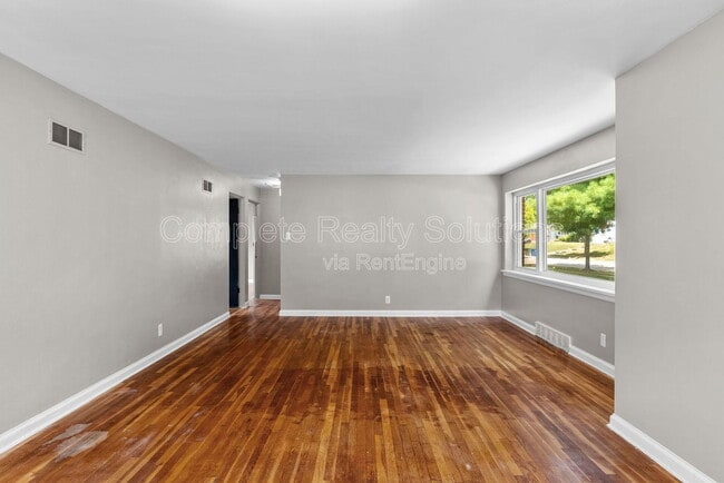 Building Photo - 1225 Buck Ave