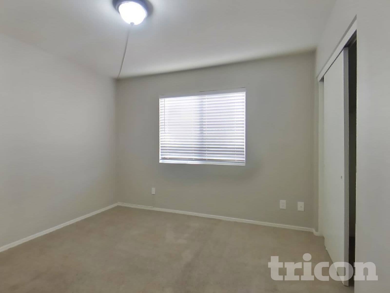 Building Photo - 5521 N 103rd Dr