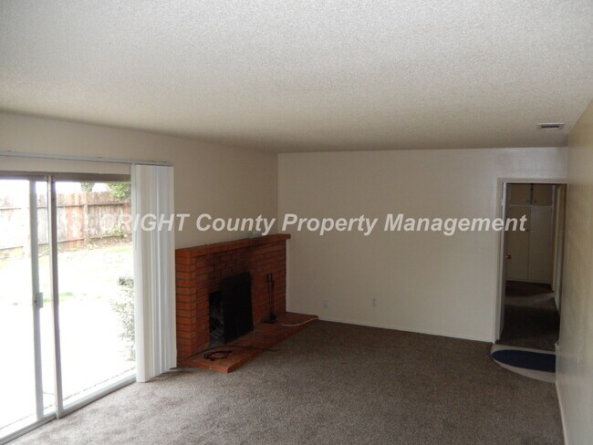 Building Photo - AVAILABLE JULY  - Laguna Lake Home on Large Lot - 3 Bedroom / 2 Bathroom