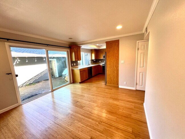 Building Photo - Recently Redone Danville 3Bed/2.5BA Two St...