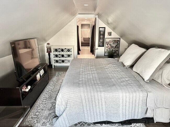 3rd bedroom/master bedroom or second living room - 135 E Wayne Ter