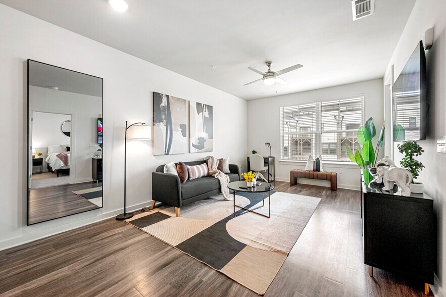 Building Photo - 2048 Bolton Dr NW