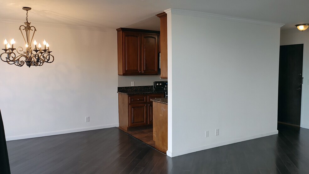 Building Photo - 1730 Camino Palmero St