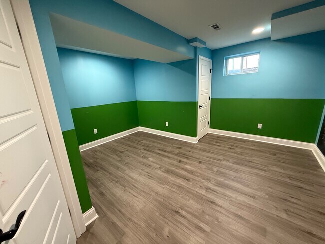 Building Photo - 6346 Walker Ct
