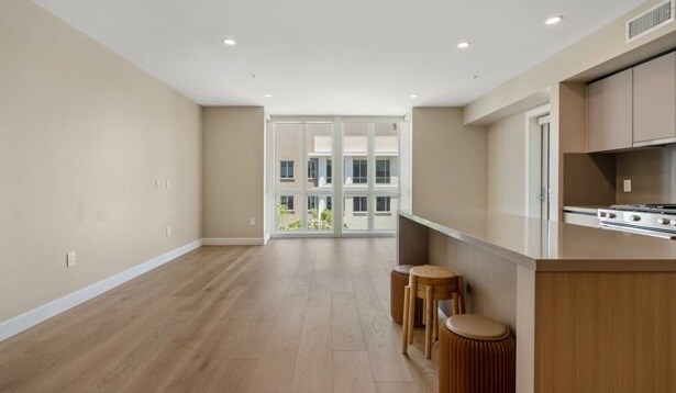 Building Photo - 39 S Los Robles Ave