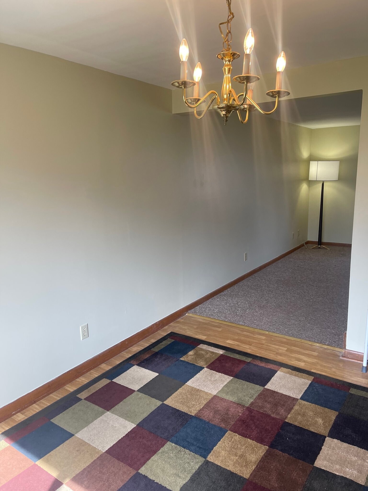 Building Photo - 225 Sunshine Dr