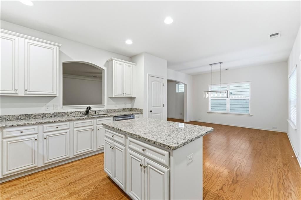 Building Photo - 413 Village View