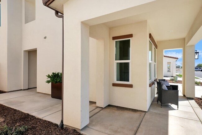 Building Photo - 2133 W Cardinal Ave