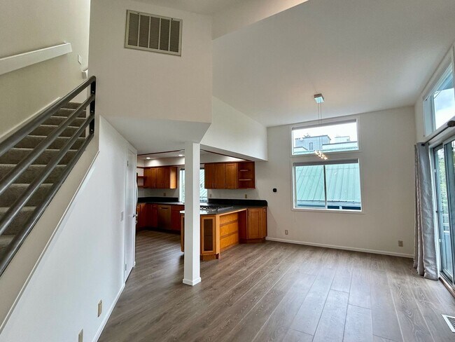 Building Photo - Capitol Hill Townhouse
