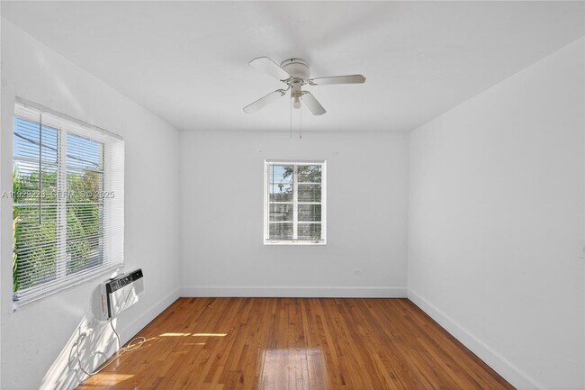 Building Photo - 1135 Marseille Dr