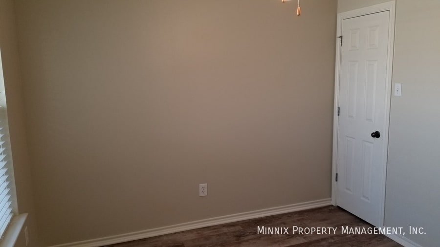 Building Photo - 3208 111th St