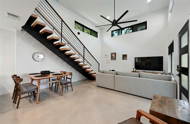 Building Photo - 407 S Park Dr