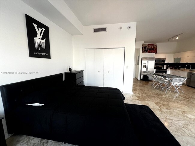 Building Photo - 133 NE 2nd Ave