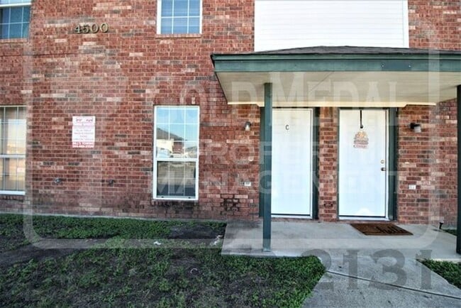 Building Photo - 4500 Sylvia Dr