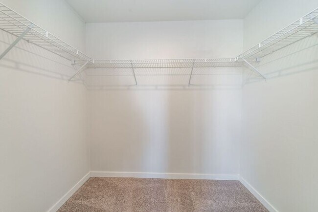 Building Photo - Chic 2BR/1.5BA Townhome Apartment in North...