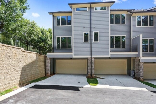 Building Photo - 3553 Blair Cir NE