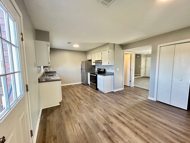 Building Photo - Modern 3BR Apartment in Richmond!