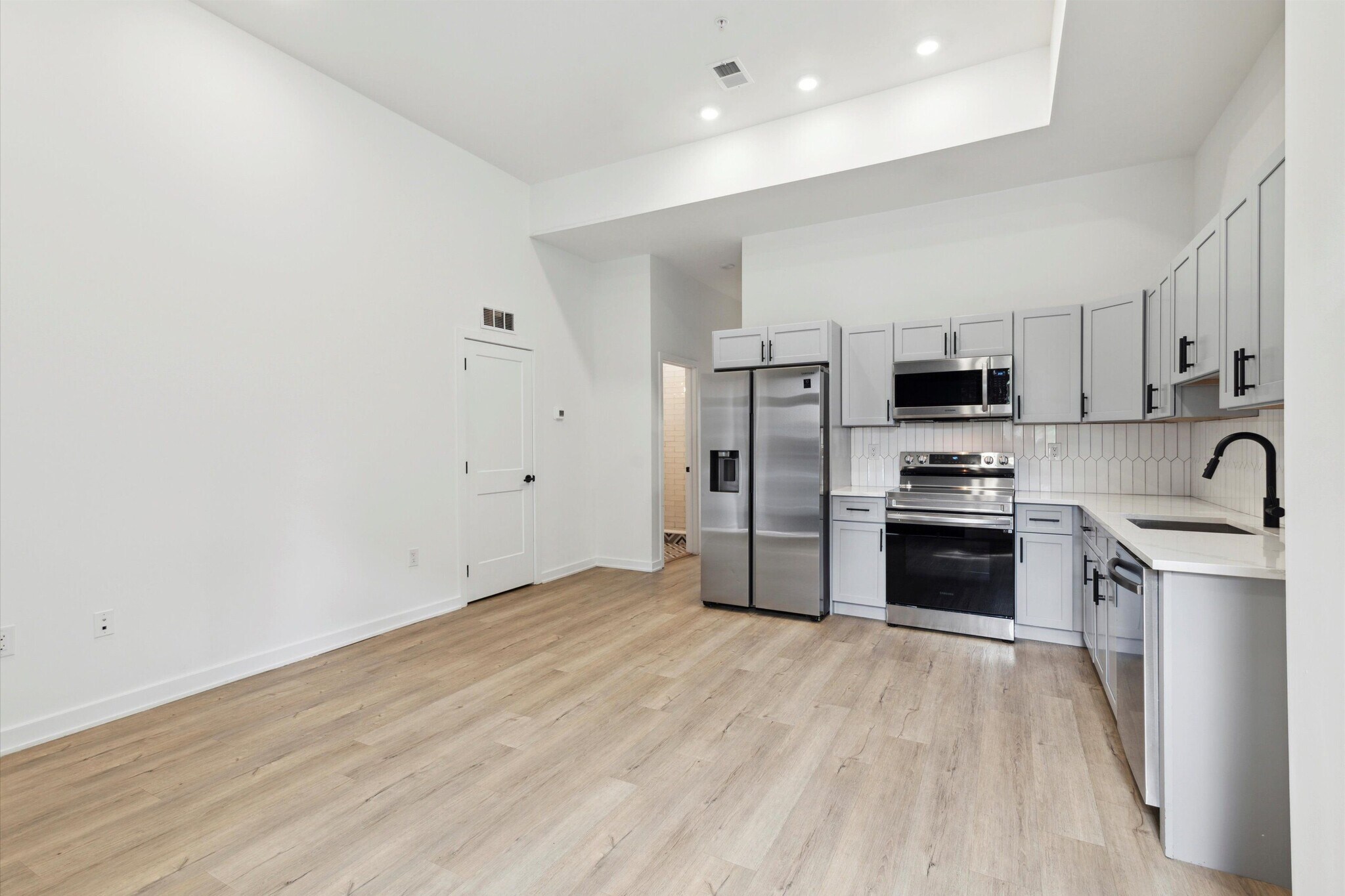 Building Photo - 1535 N Sydenham St