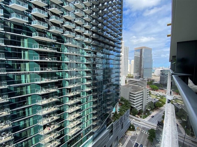 Building Photo - 801 S Miami Ave