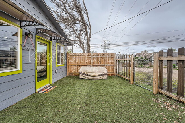 Building Photo - 2075 Iris St