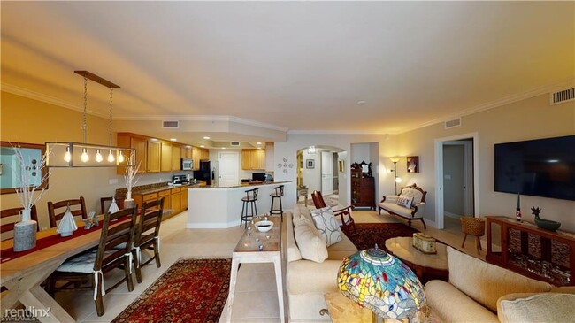 Building Photo - 3 br, 2 bath Condo - 2104 West First Stree...